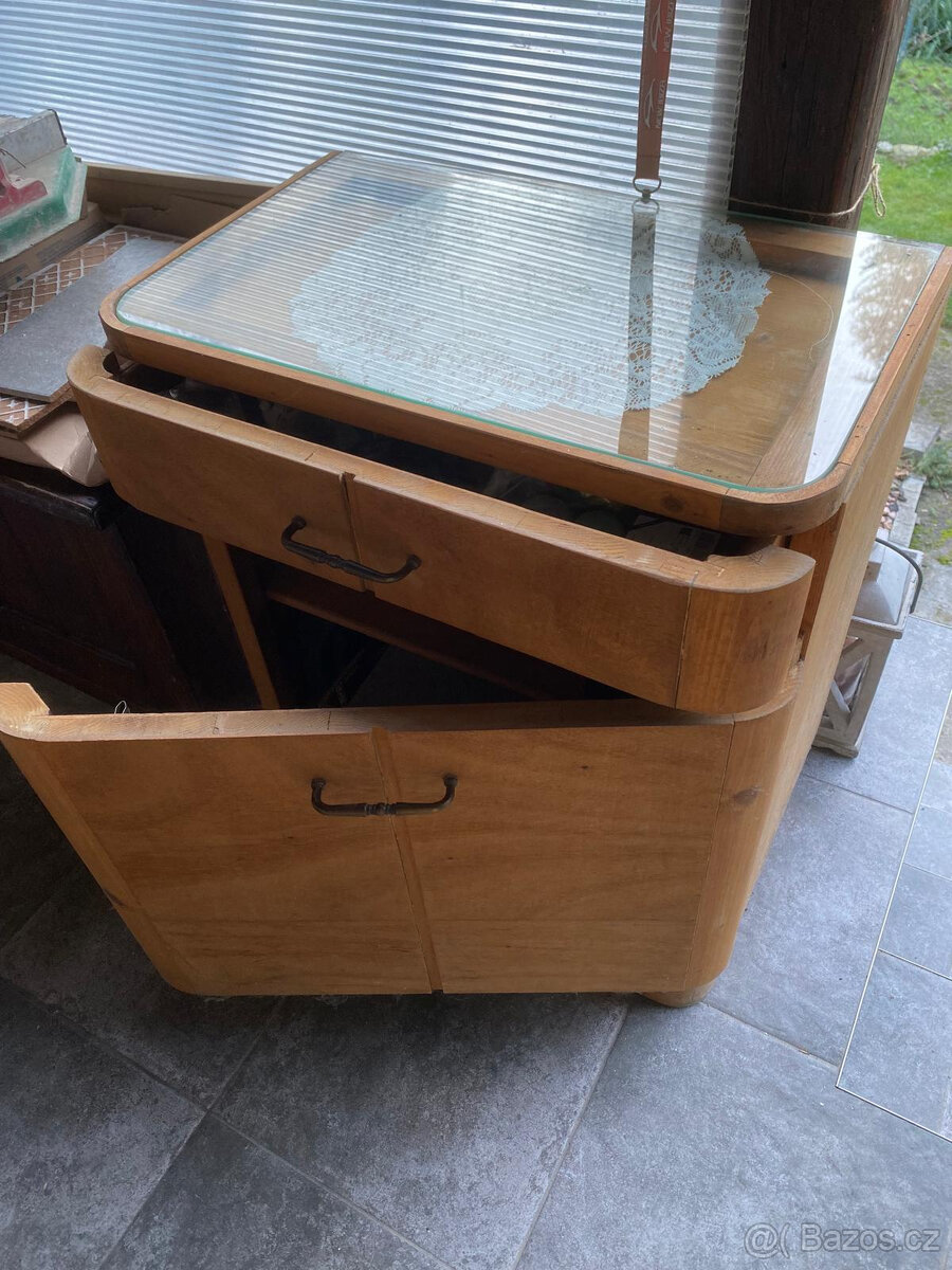 Starožitný noční stolek - 2