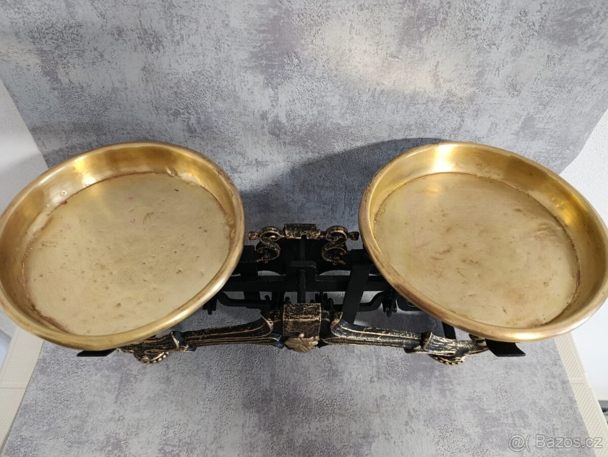 Starožitné dvoumiskové vahy po renovaci. Zaslání jen 60kč - 2