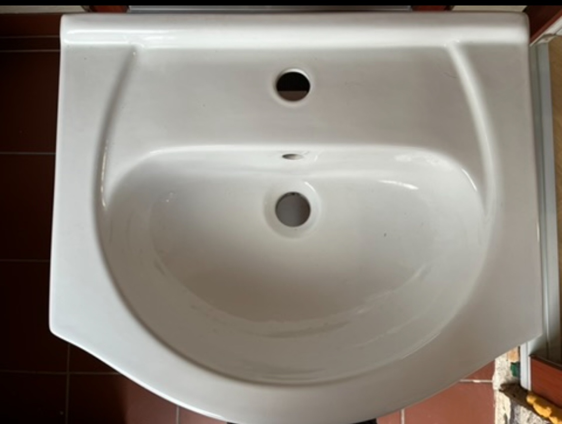 Koupelnová skříňka s umyvadlem - 2