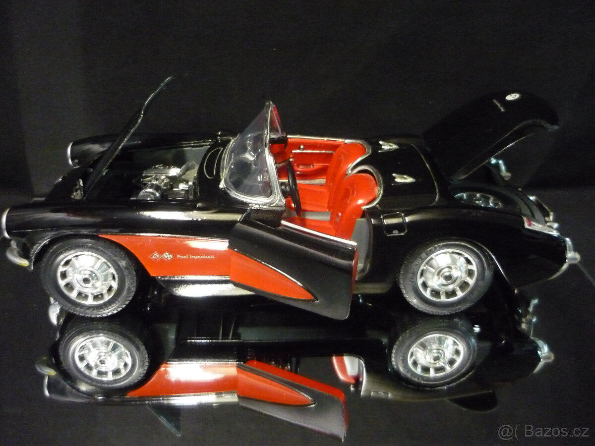 Chevrolet Corvette 1957 černočervený Bburago 1/18 - 2