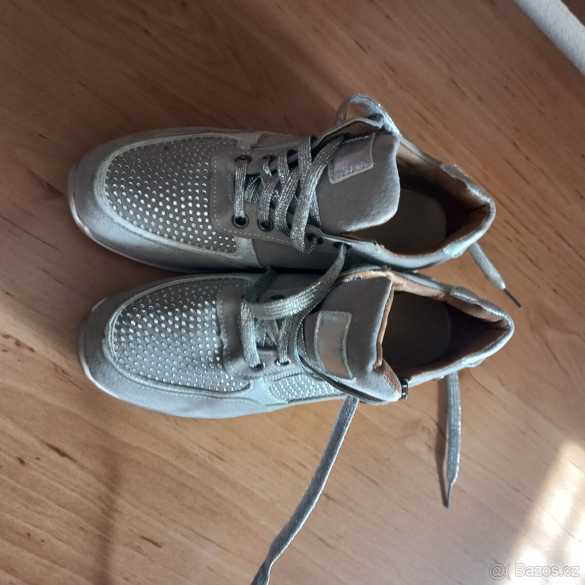 Zcela nové dámské kecky šedo- stříbrné velilost 36-37 - 2