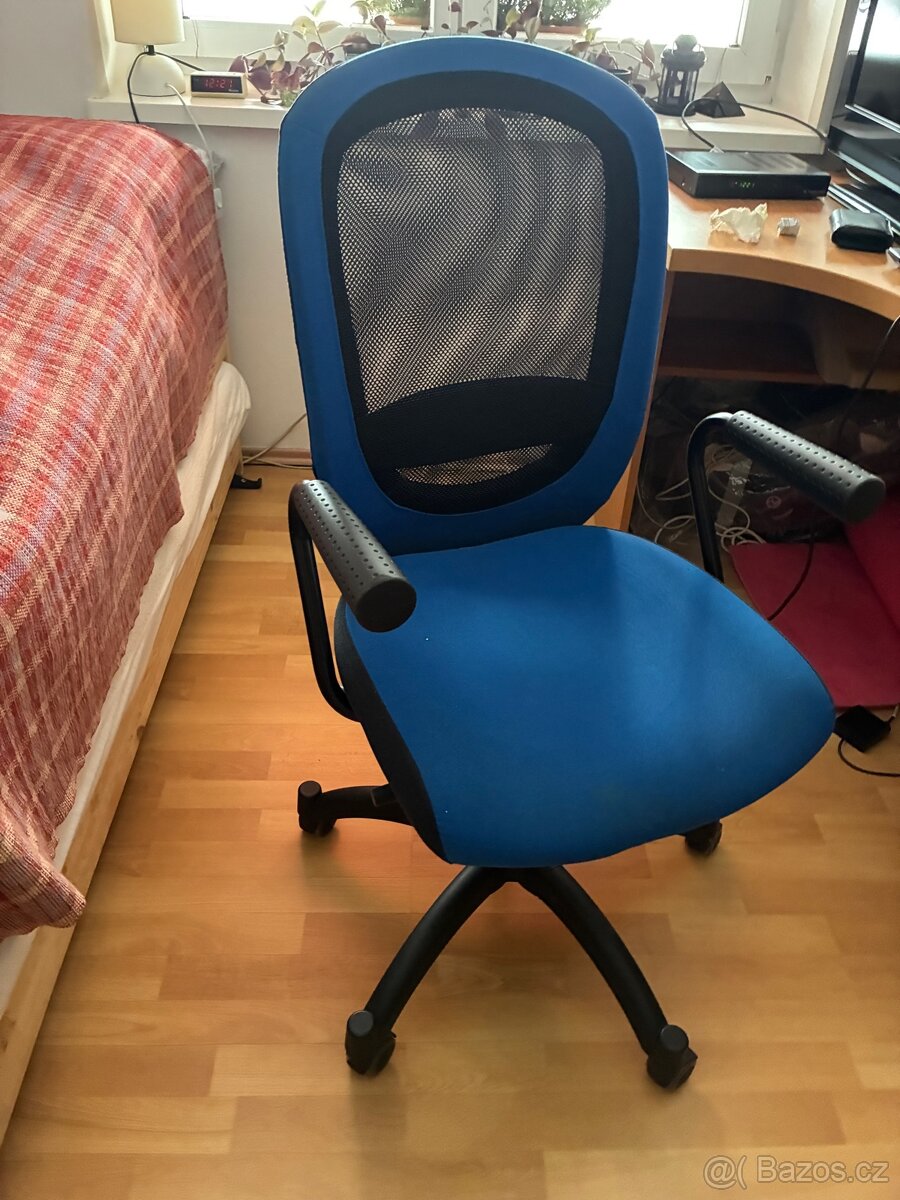 Otocna zidle s podruckami Ikea - 2