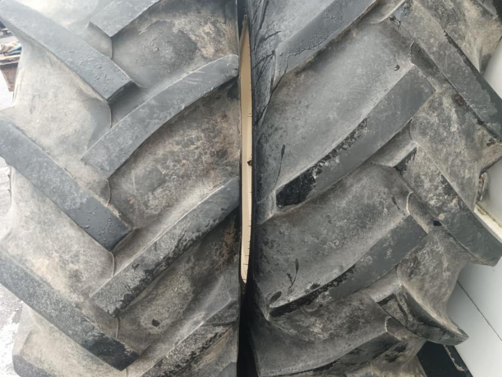 16,9-30 Dvě obutá kola Zetor - 2