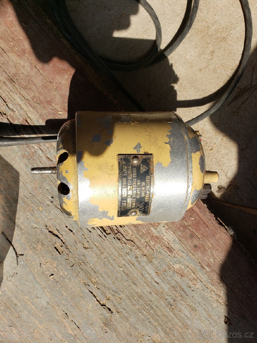 Starozitny motor mixéru Elektro Praga Hlinsko. - 2