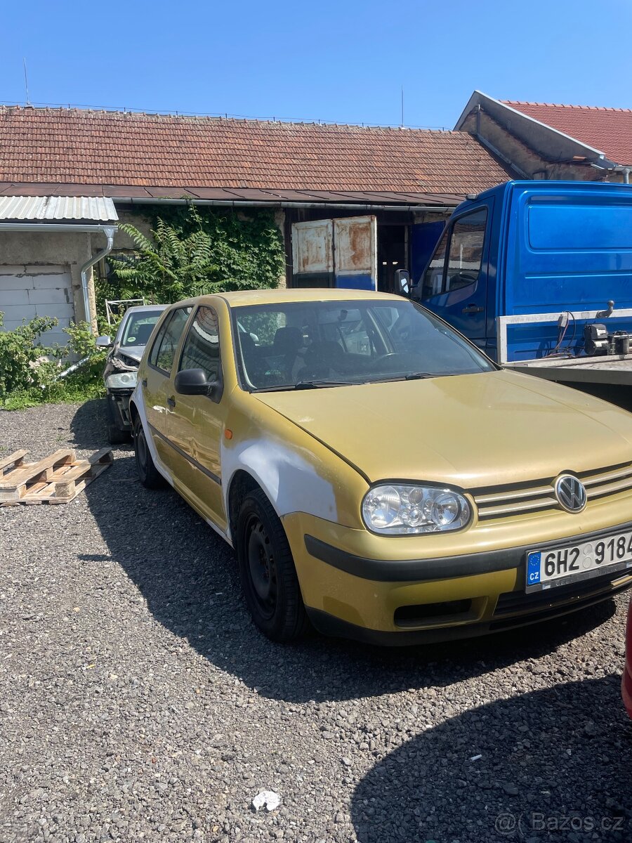 Volkswagen Golf - 2