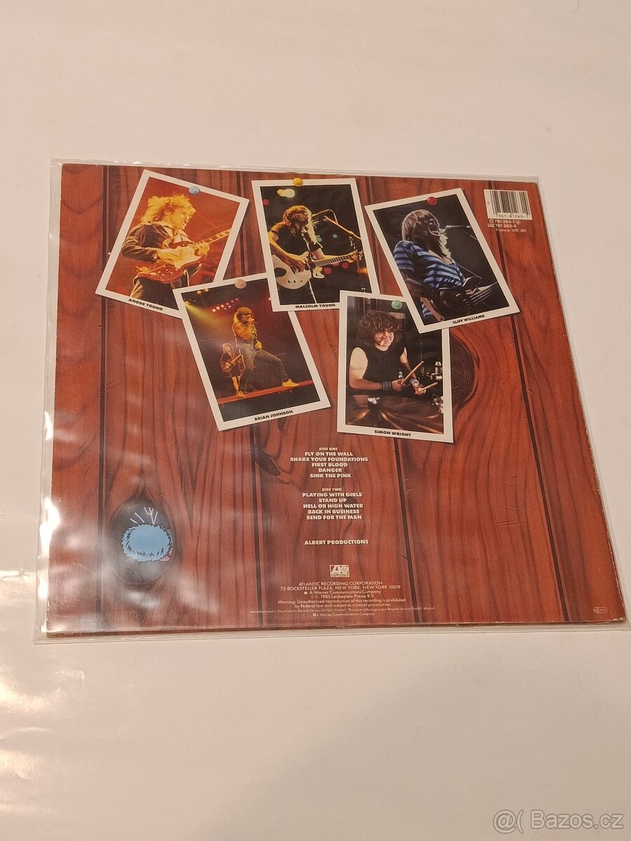 Flo on the Wall - AC/DC - 2