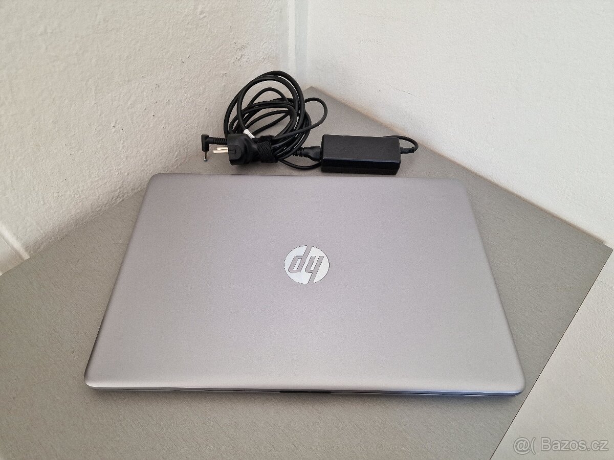 Čtyřjádrový HP 250 G8 s SSD Diskem na filmy internet kancelá - 2