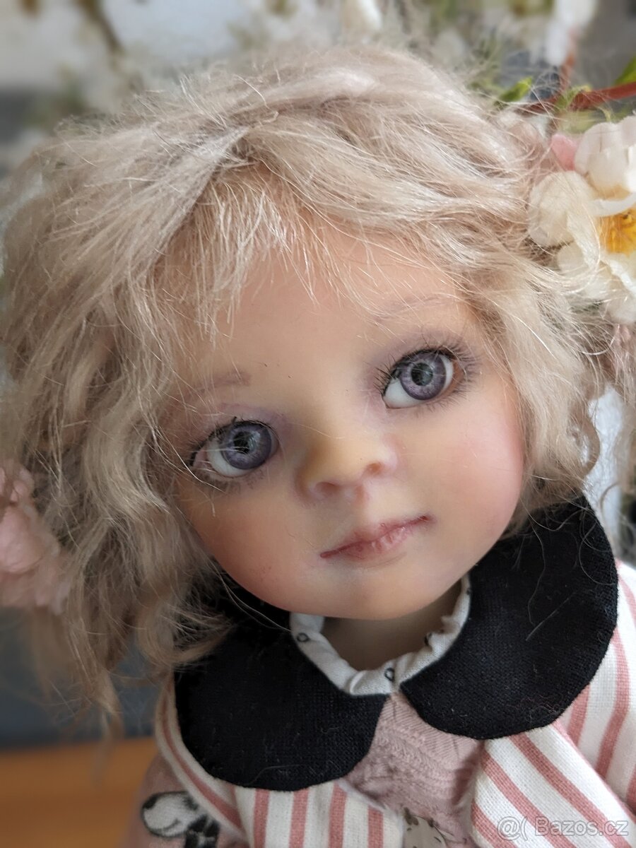 Panenka vícekloubová. - 2