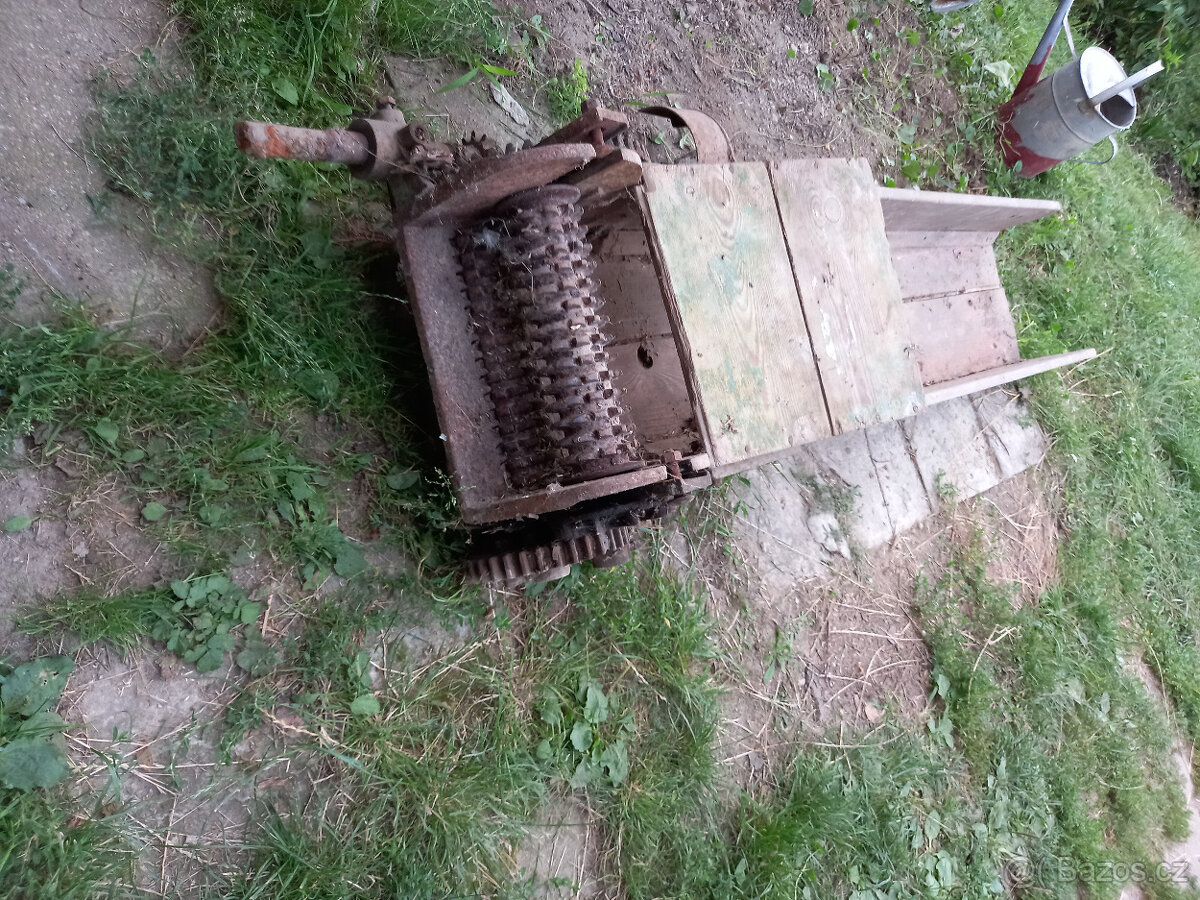 Historická sekačka/drtička - 2