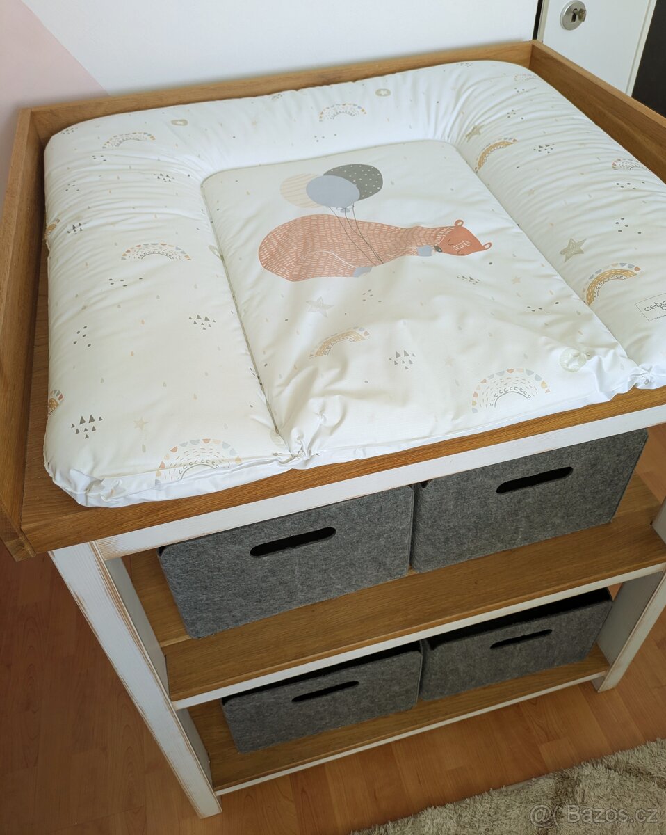 Krásný dřevěný přebalovací pult - 2