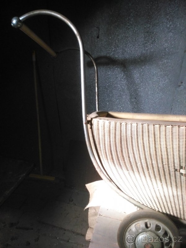 Starožitný kočárek - 2