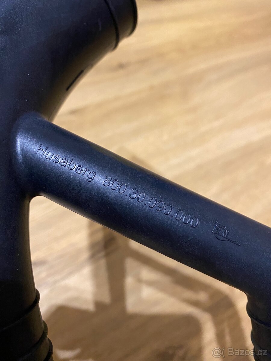 Hadice odvětrání hlavy Husaberg - 2