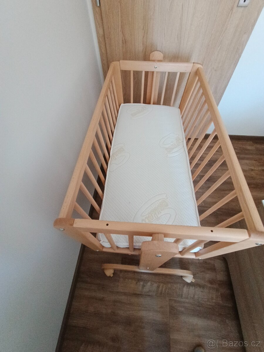 Dřevěná kolébka - 2