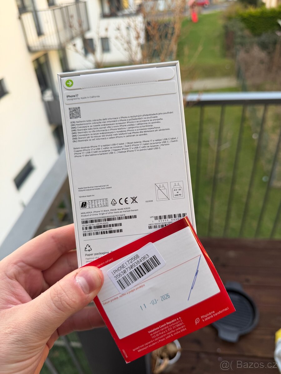 IPhone 17, 256Gb / modrý X černý - 2
