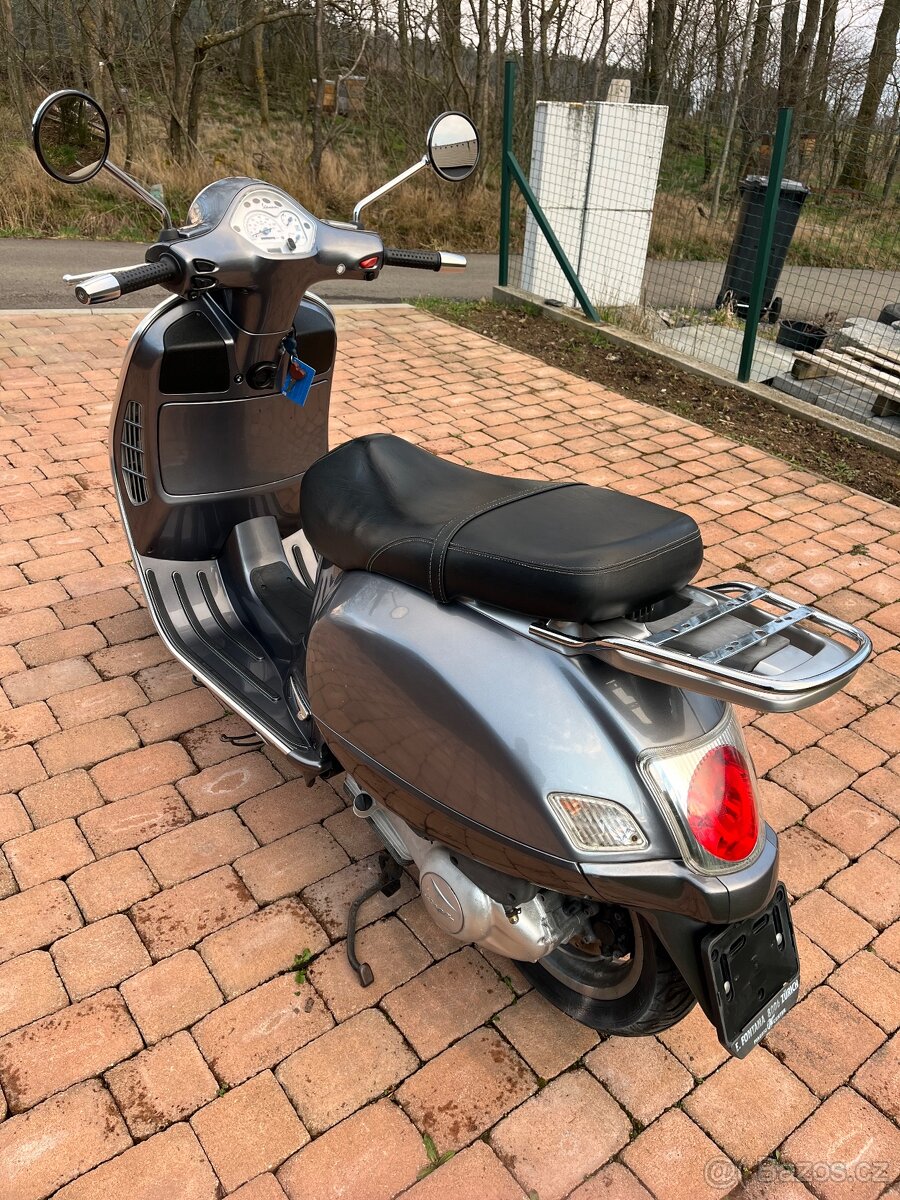 Vespa 200 GTS - 2
