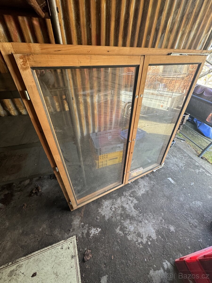 dřevěné okno 145 x 145 - 2