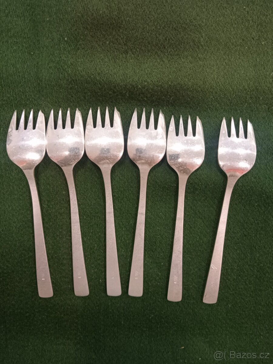 DEZERTNÍ VIDLIČKY POSTŘÍBŘENO - 2