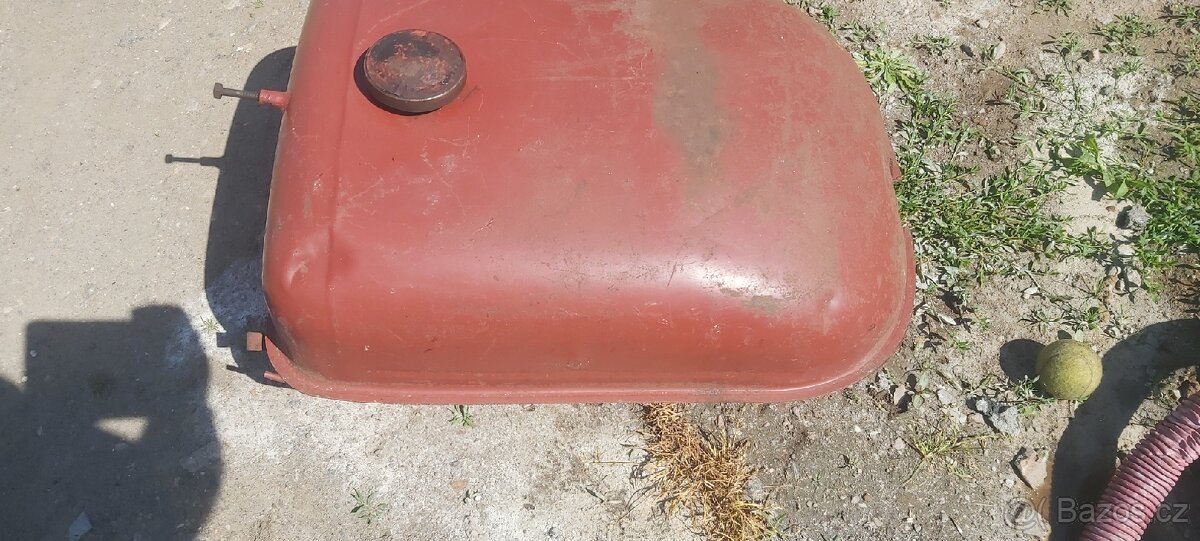 Zetor 25 nádrž - 2