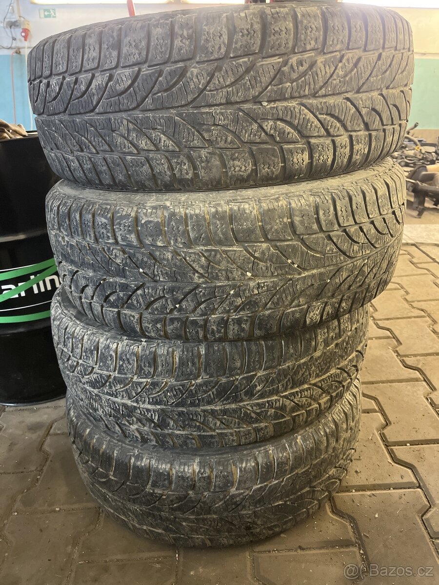Pneu 185/60/14 - 2