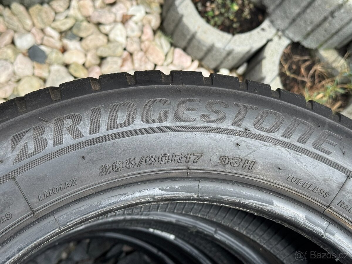 205/60 R17 - 2