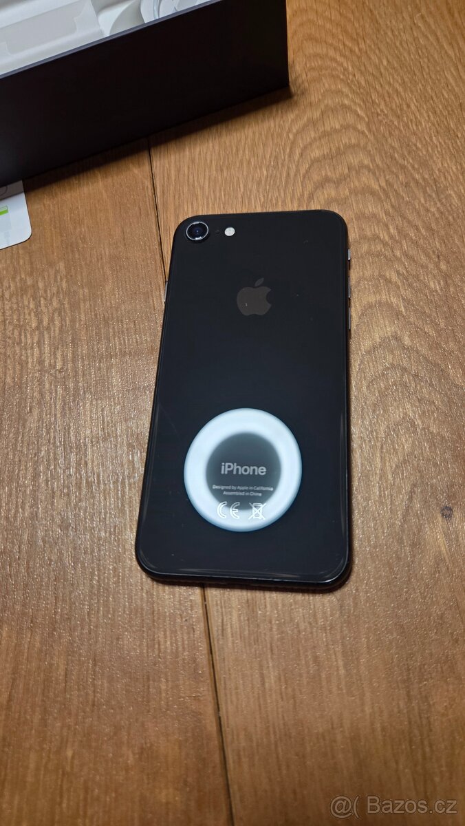 Apple iPhone 8 - 64GB černý - 2