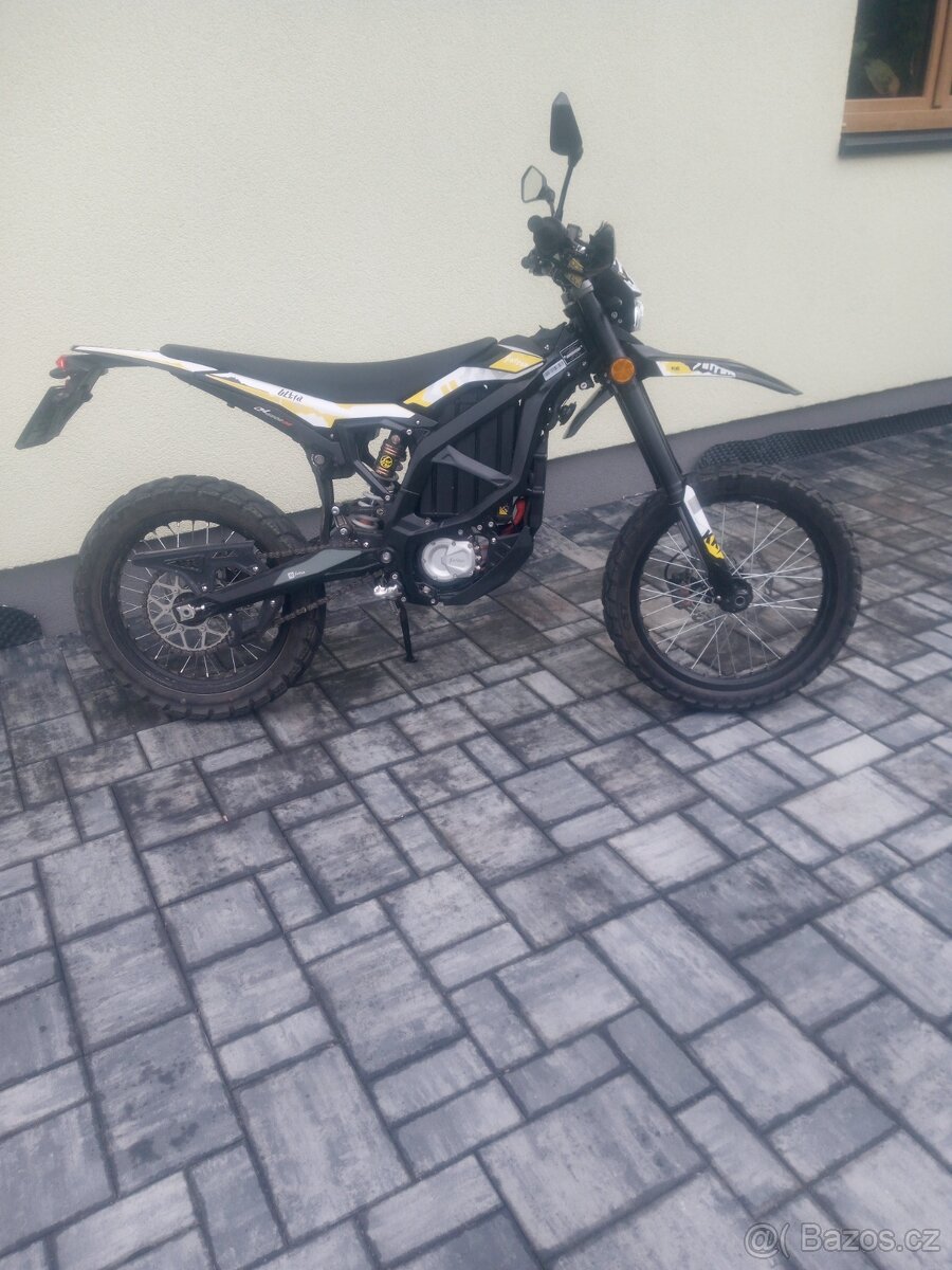 Surron ultra bee r carbon black