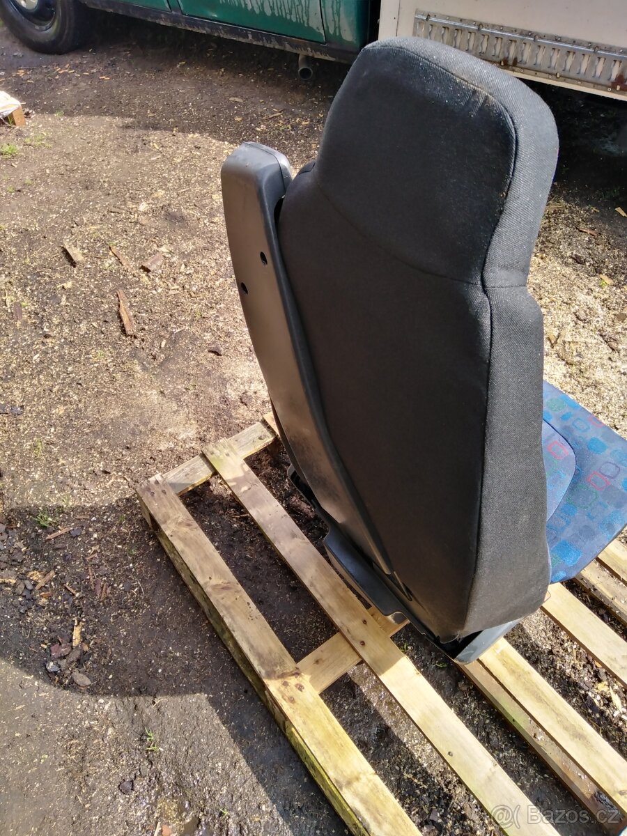 Vzduchem odpružená sedačka z nákladního vozu - 2