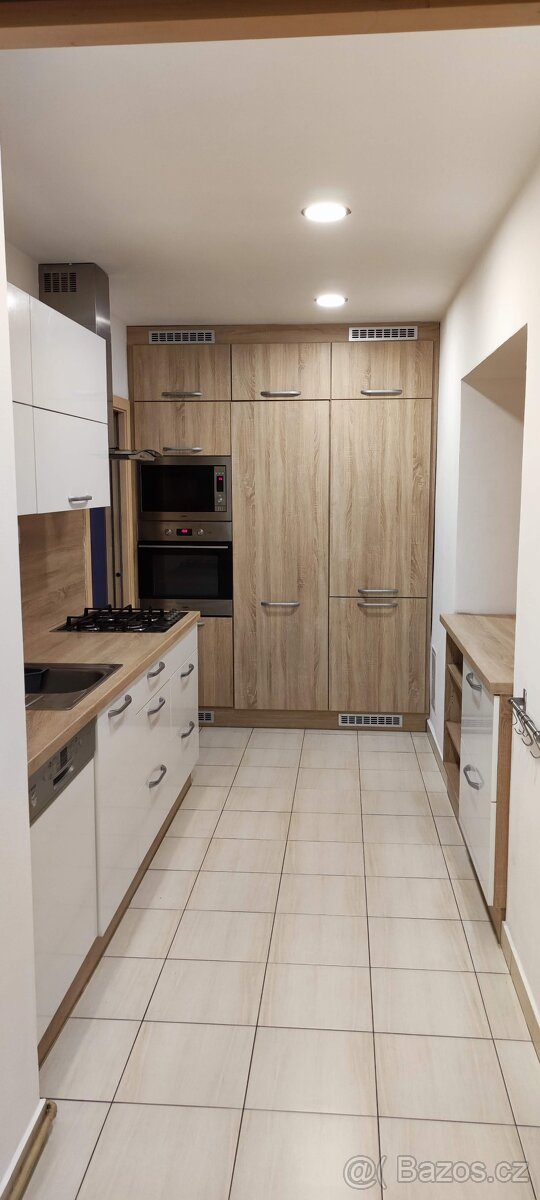 Pronájem: Prostorný byt 3+KK (82 m²) s parkováním u centra Š - 2