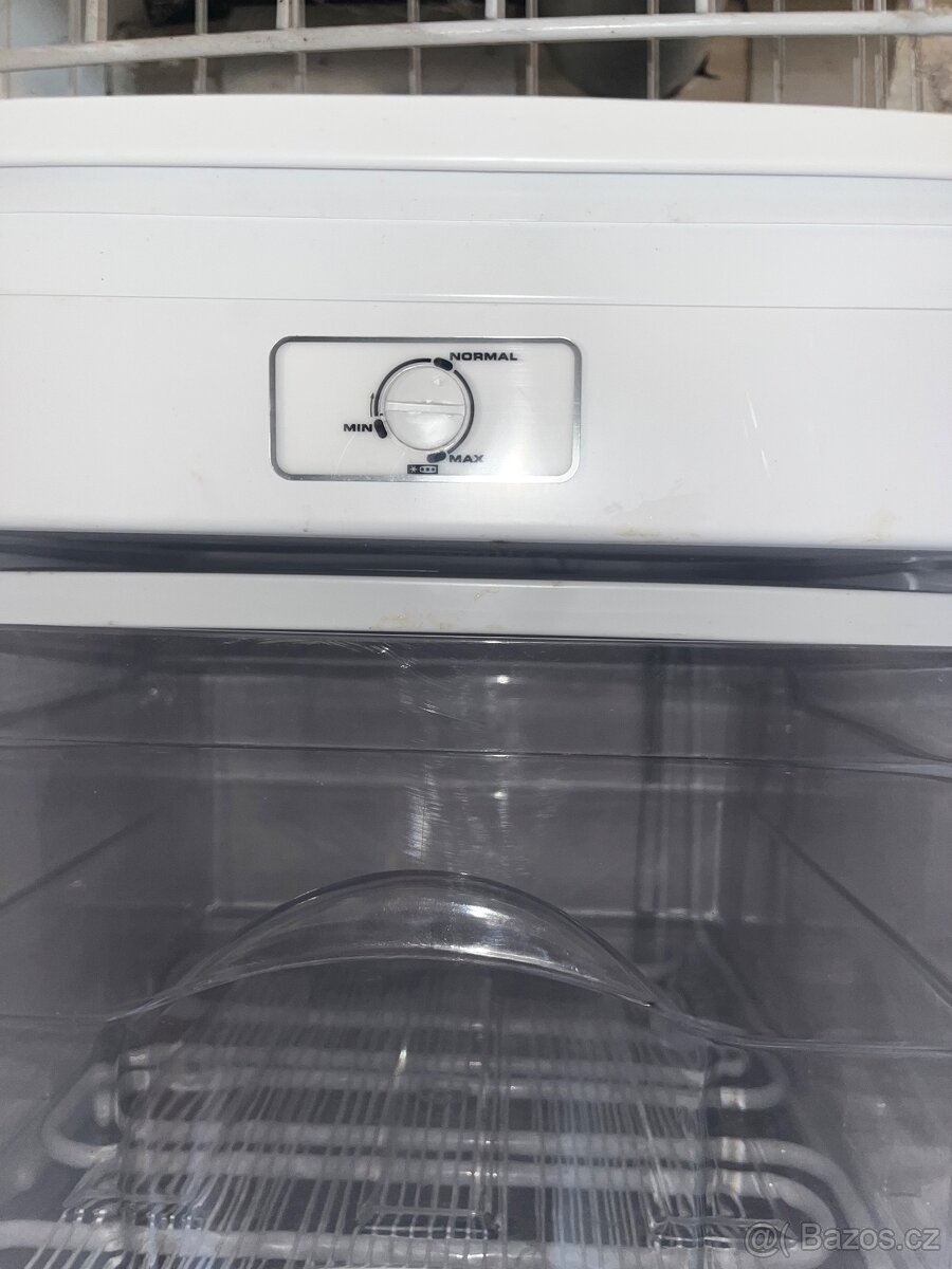 Candy Mrazák 64 L - 2