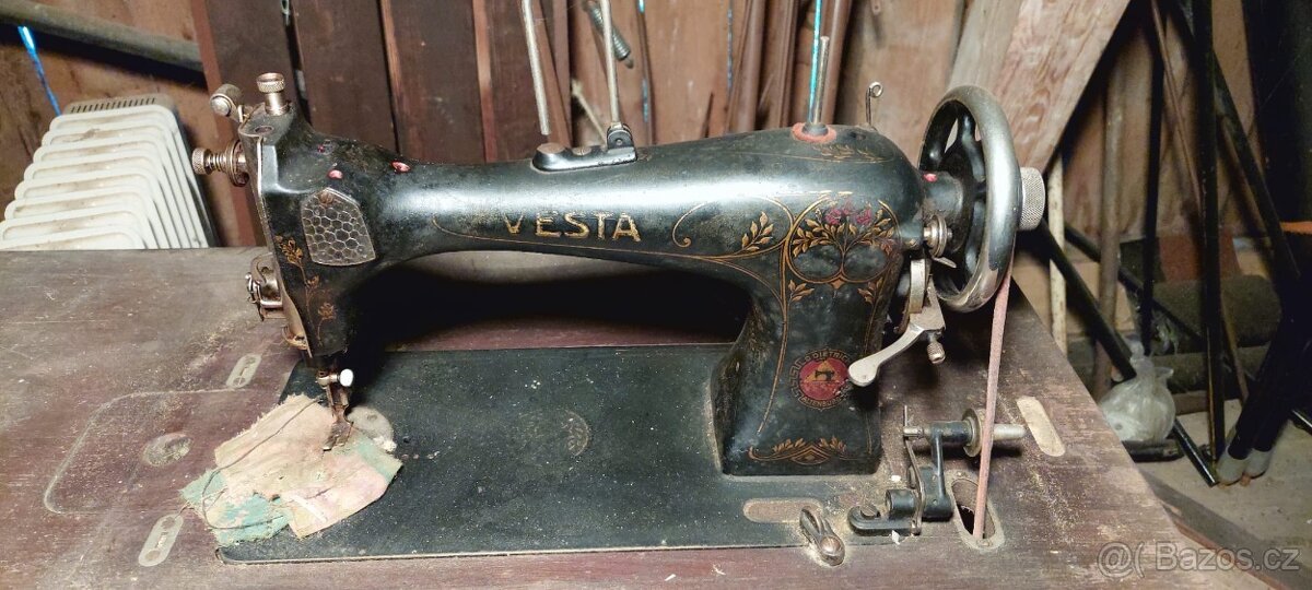 Historický šicí stroj Vesta - 2