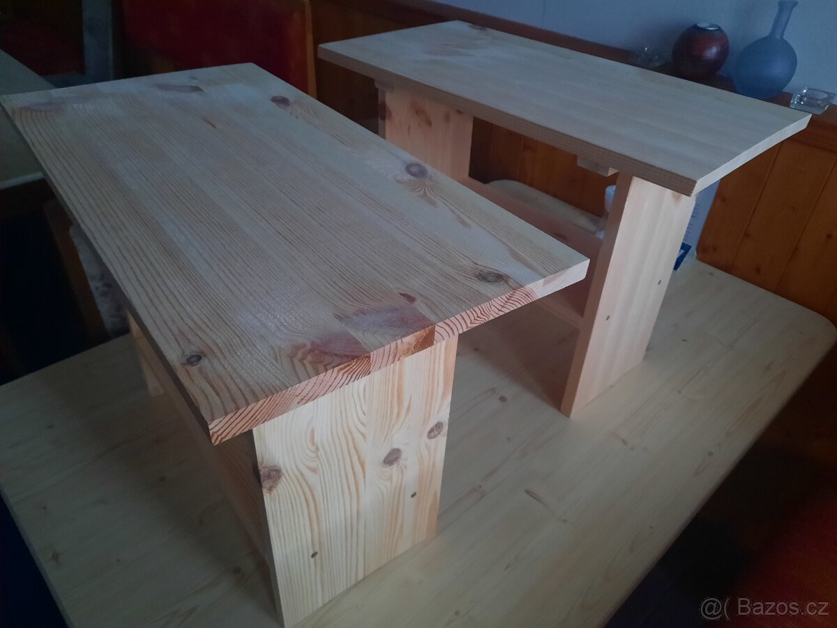 Prodám malý stolek masiv - 2