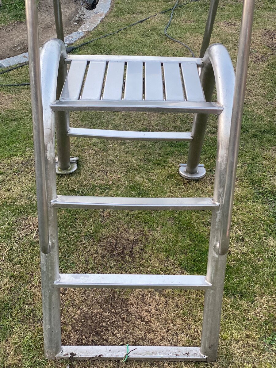 Nerezové schody do bazénu - 2