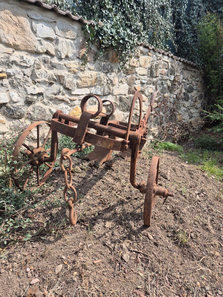 Dvouradliční pluh - 2