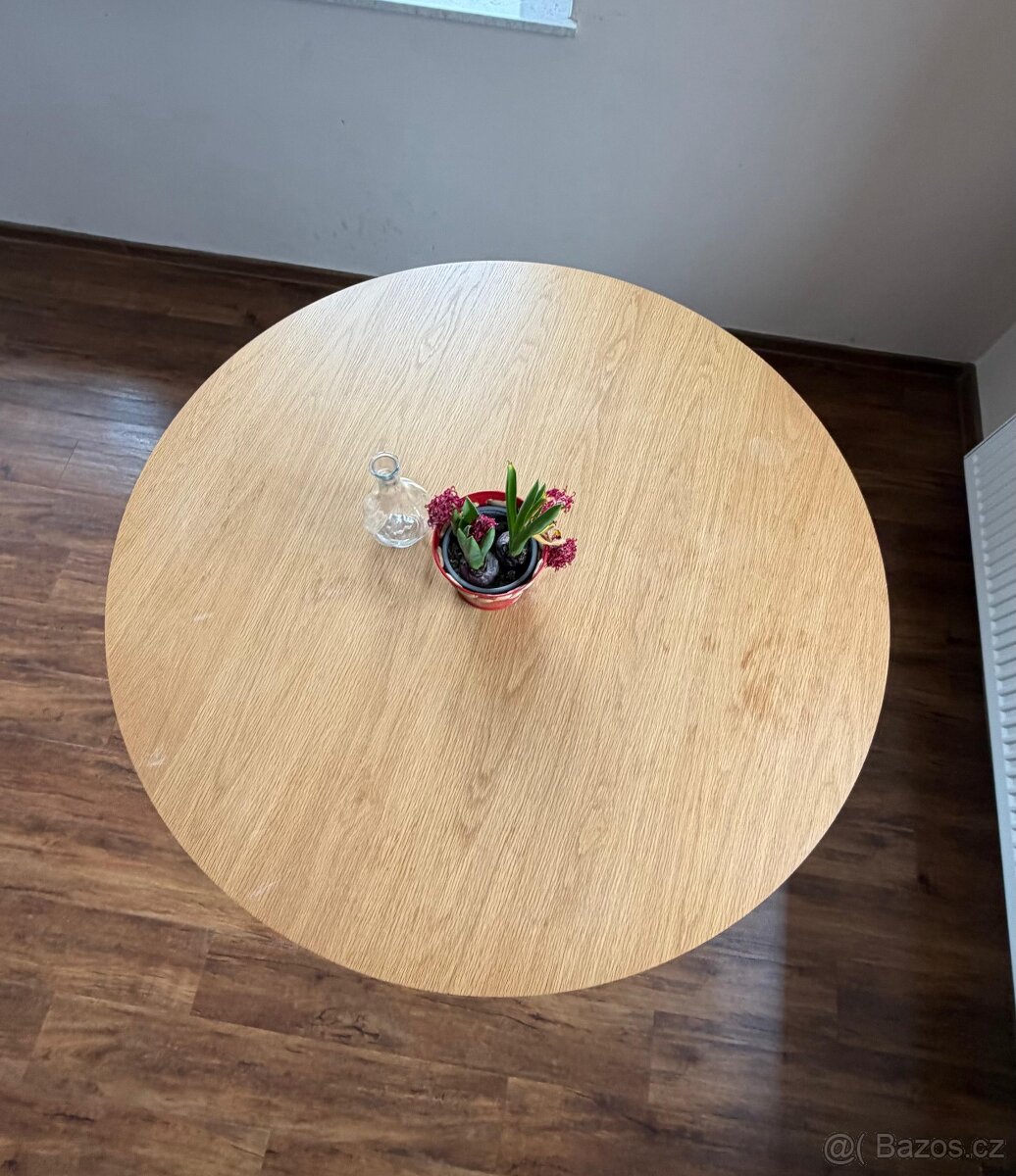 Jídelní stůl - 2