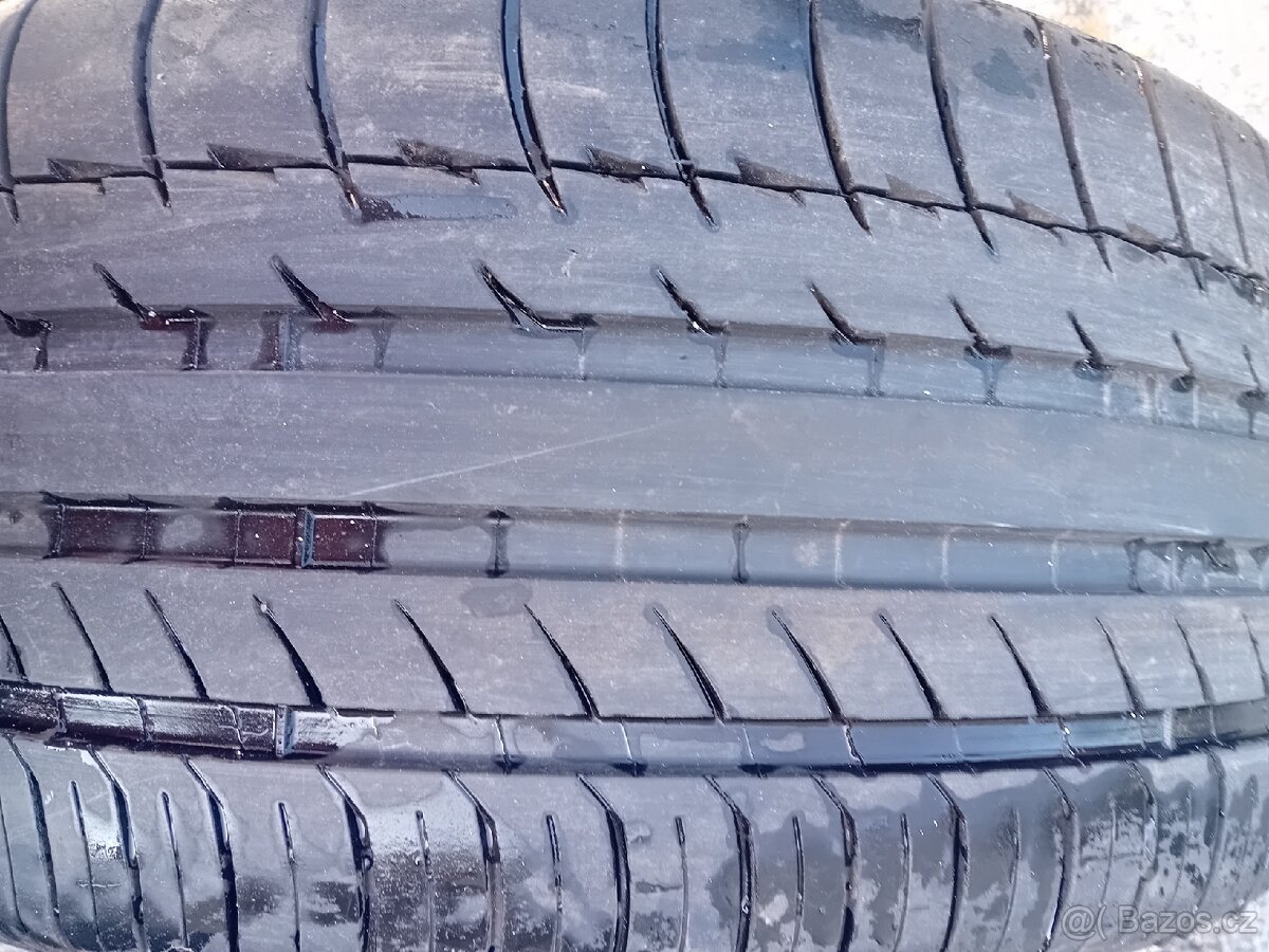 Prodám Sadu pneu 215/45/18 Pirelli - 2