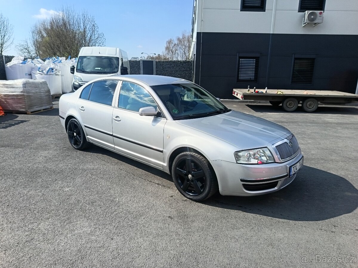 Škoda Superb 2.8 V6 - 2