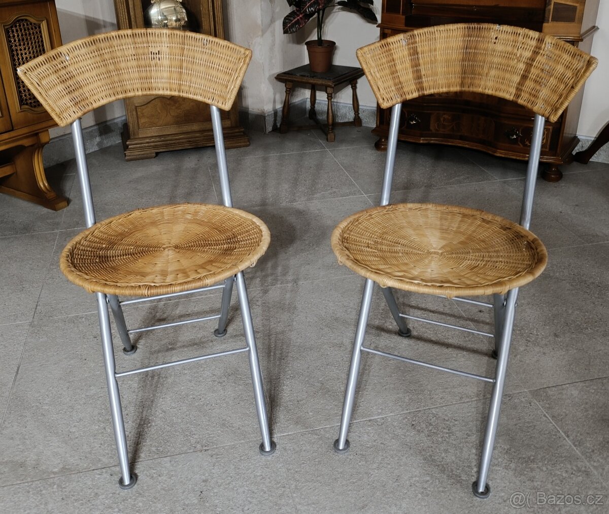 Dvě kempingové, ratanové, skládací židličky. - 2