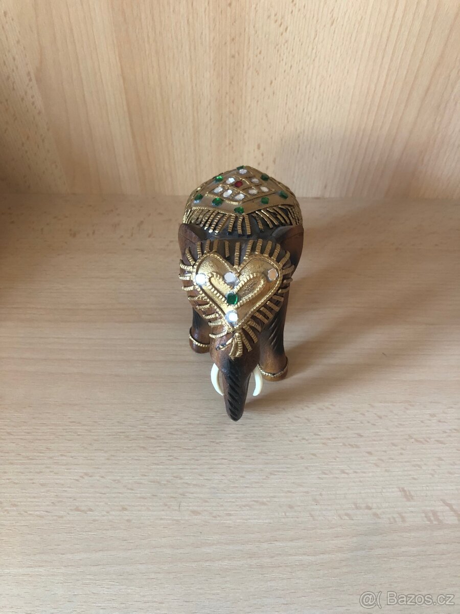 Dřevěný slon s kamínky - 2