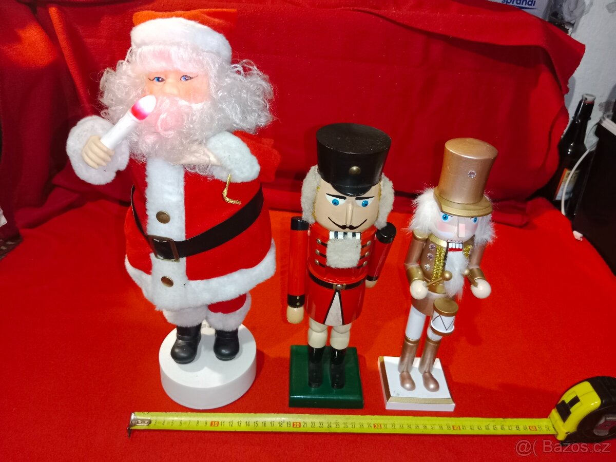 Dřevěné louskáčky 2 ks + Santa hrací - 2