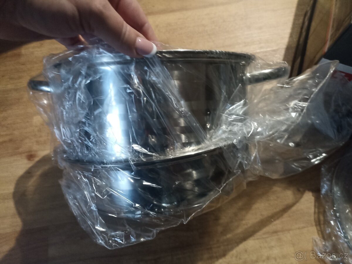 Sada nerezových hrnců - 2