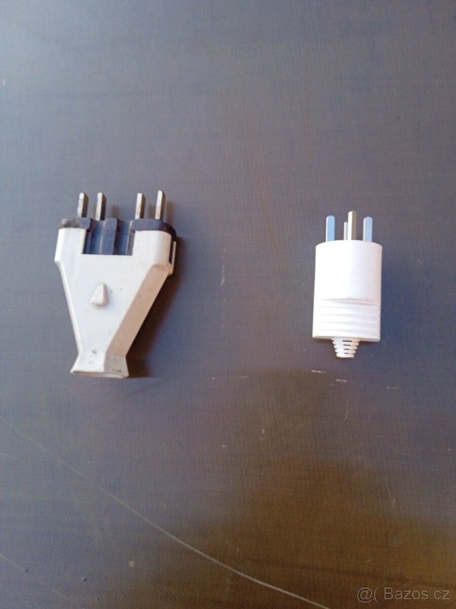 Prodám plastovou krabičku s tlačítky a stykačem na 230V - 2