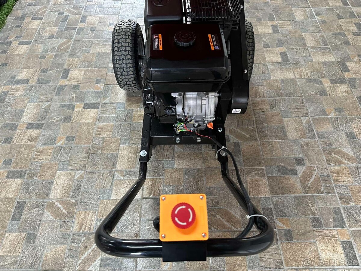 Motorový štěpkovač a drtič větví ATHOS 1007D - 2