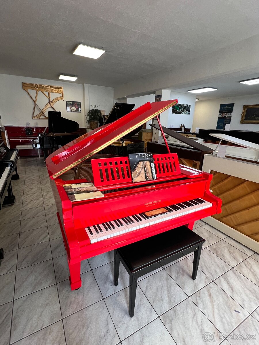 Červený klavír August Forster po opravě, REZERVACE - 2