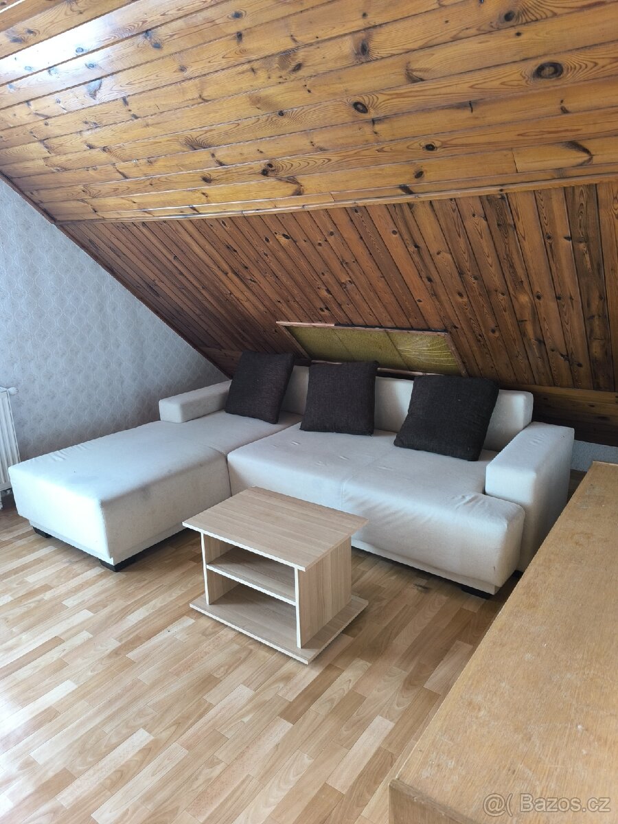 Pronájem podkrovního bytů 2+1 - 2