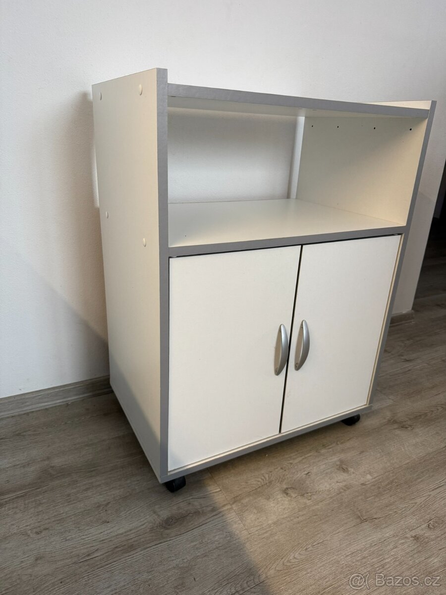 Praktická kuchyňská skříňka - 2