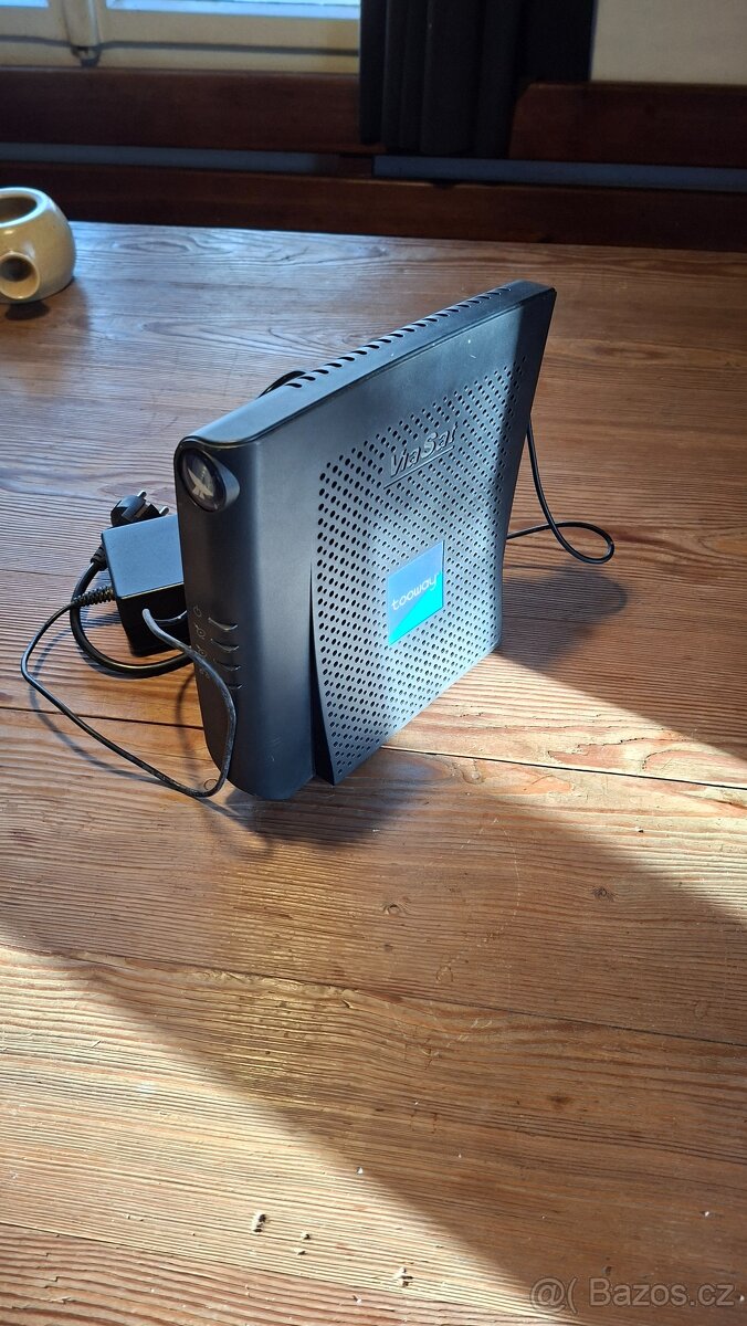 Satelitní internet Tooway: parabola, kabel ~30 m, modem - 2