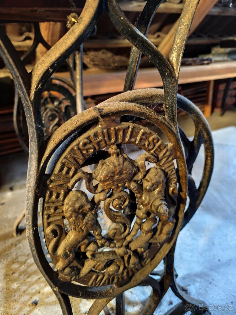 Šicí stroj se stolem - 2