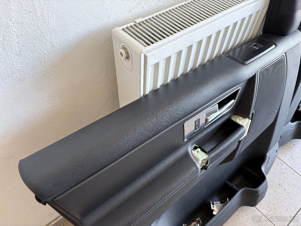 Discovery 4 obložení dveří - 2