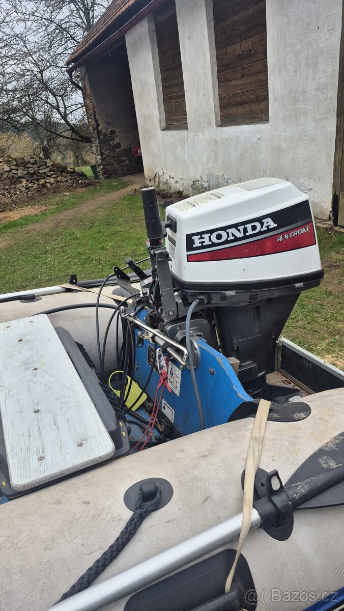 Motorový člun - 2