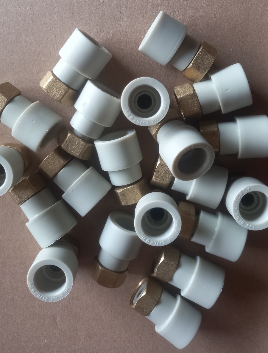 PPR přechodka 20x1/2" s převlečnou maticí - NOVÉ - 2